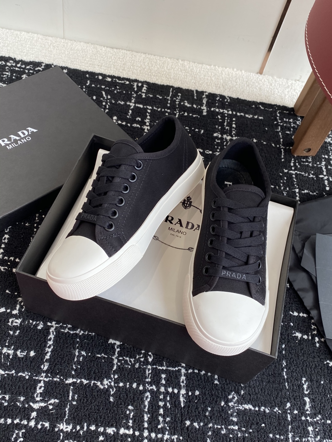 代购级
Prada 普拉达25ss 春夏新款 圆头帆布鞋

科技帆布最新黑科技 相隔几年Prada又给我