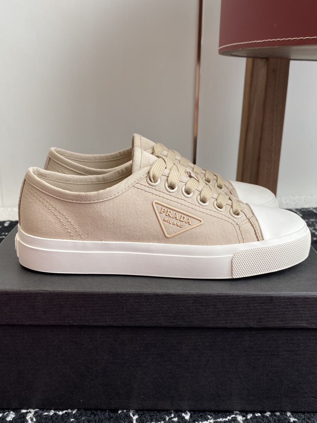 代购级
Prada 普拉达25ss 春夏新款 圆头帆布鞋

科技帆布最新黑科技 相隔几年Prada又给我