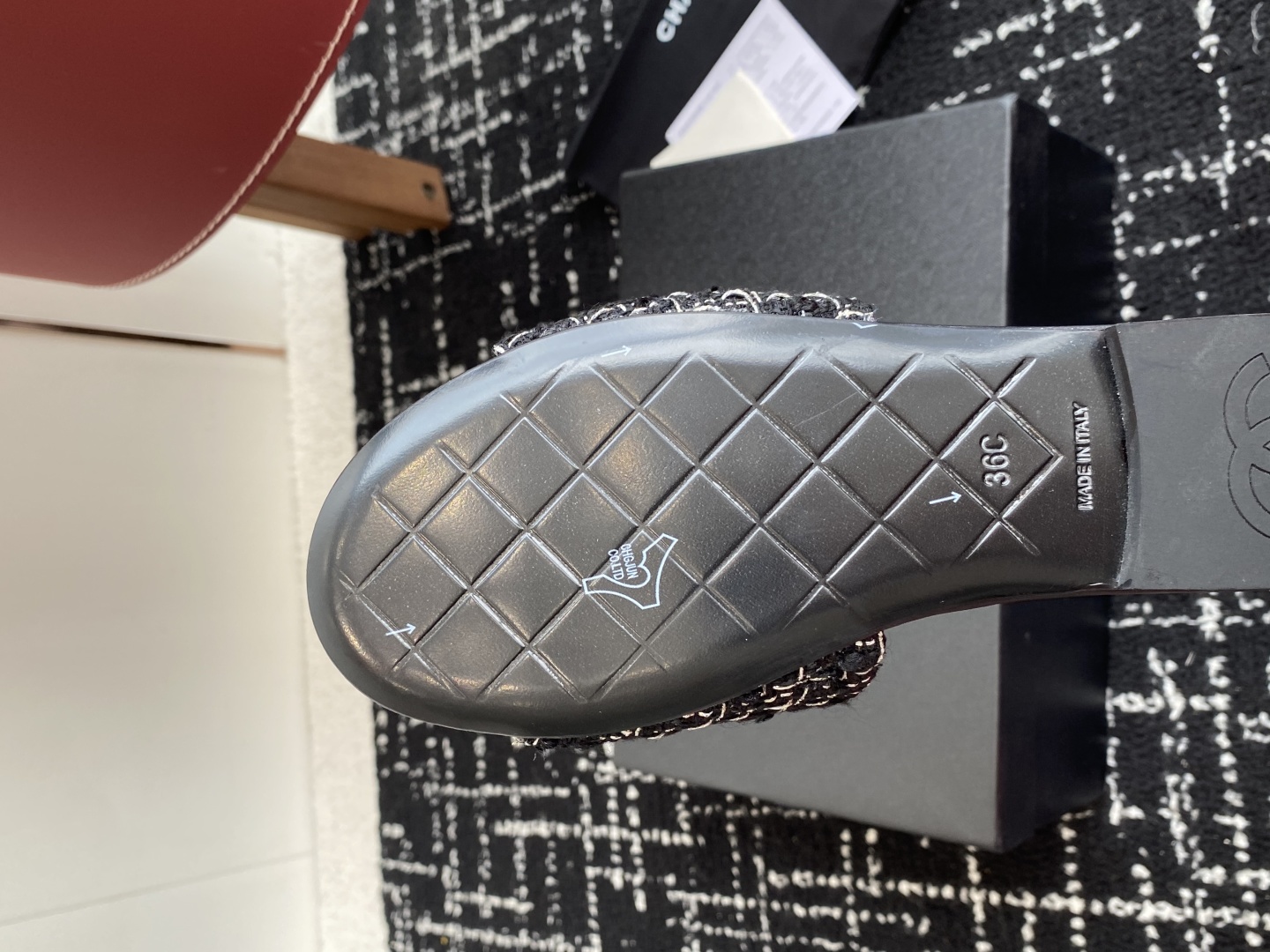代购级
Chanel 小香 25ss 春夏新品度假 懒人拖 鞋

小香的一款全新设计 鞋面原版开模特殊布