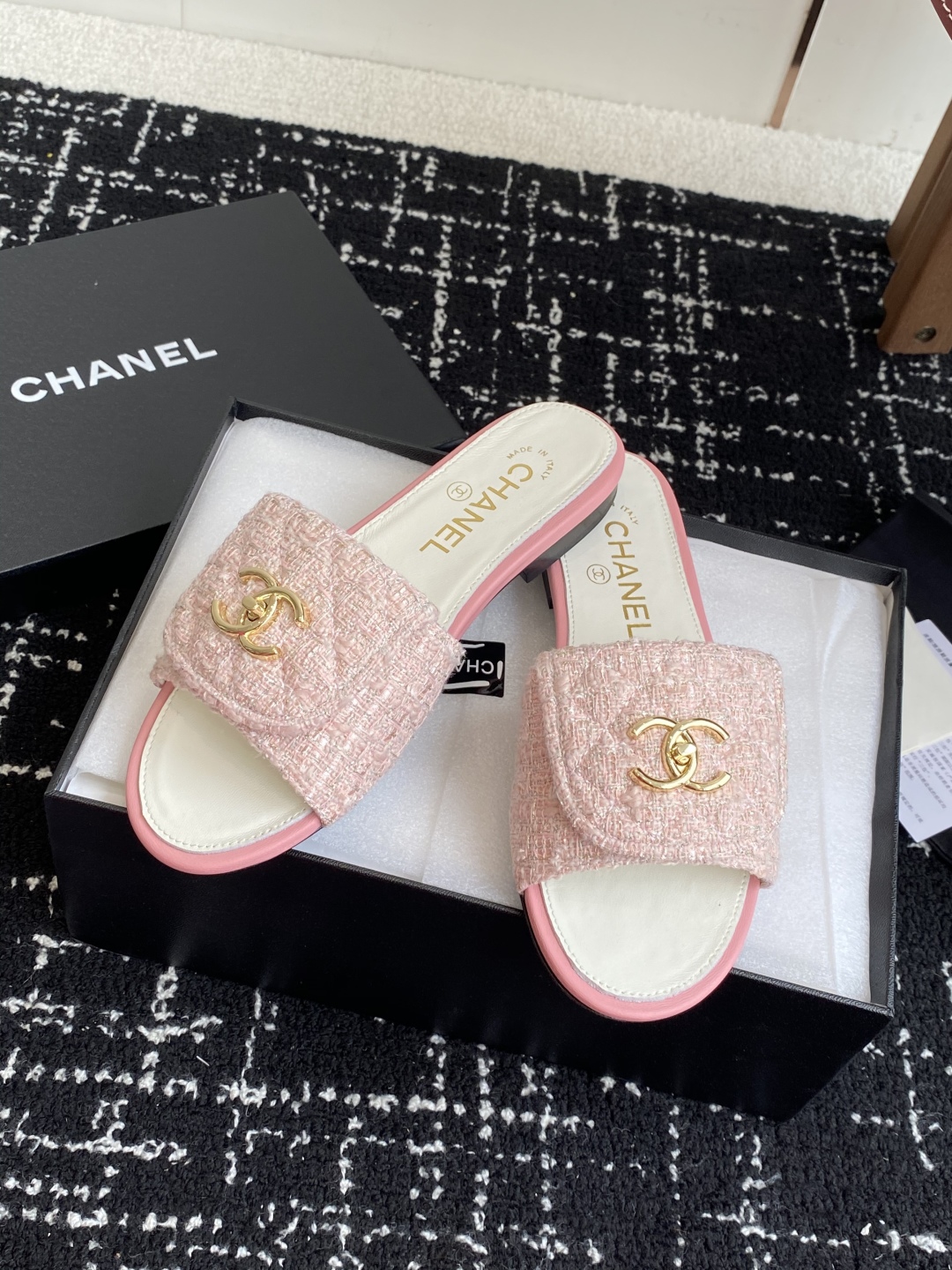 代购级
Chanel 小香 25ss 春夏新品度假 懒人拖 鞋

小香的一款全新设计 鞋面原版开模特殊布