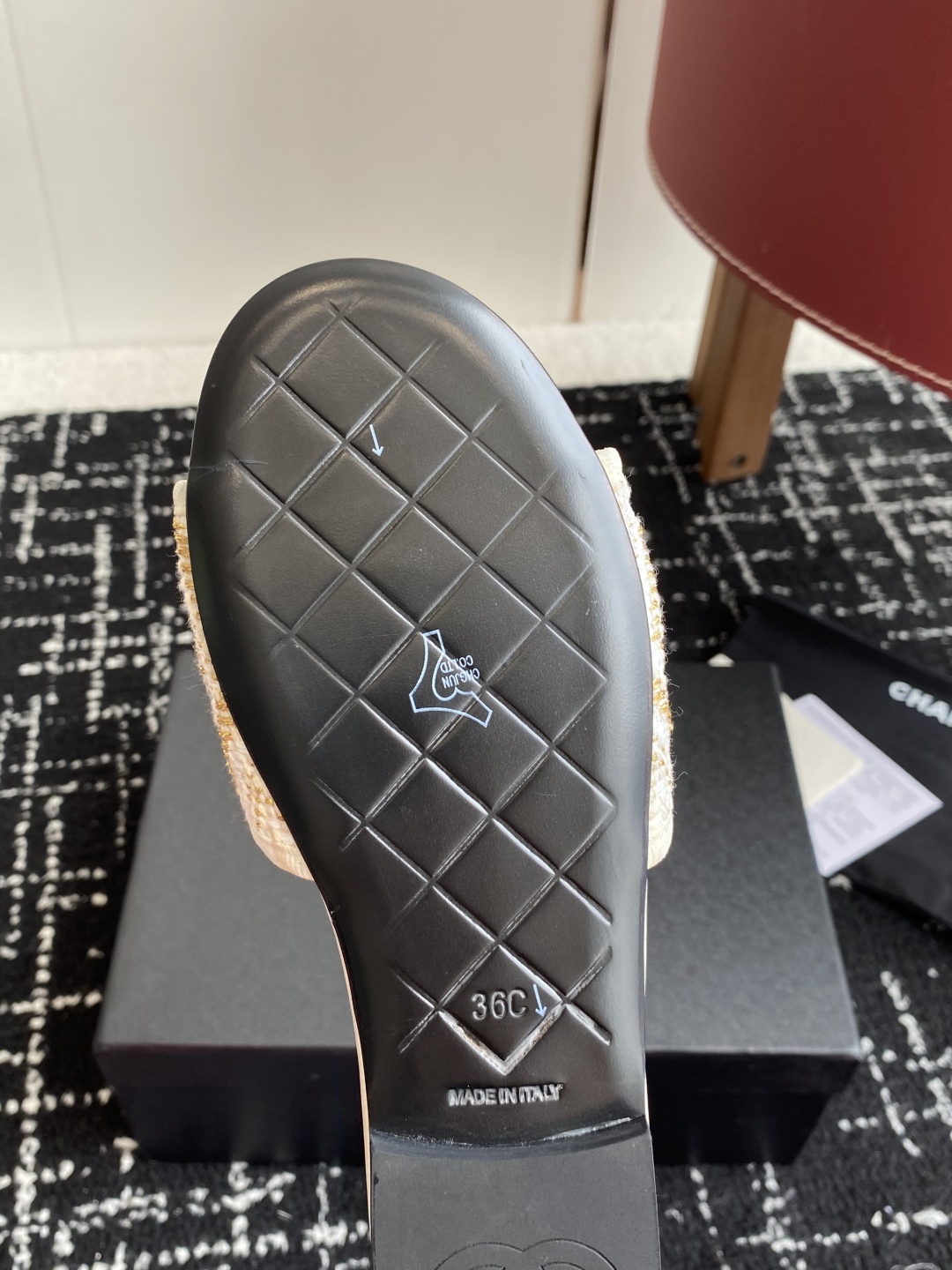 代购级
Chanel 小香 25ss 春夏新品度假 懒人拖 鞋

小香的一款全新设计 鞋面原版开模特殊布