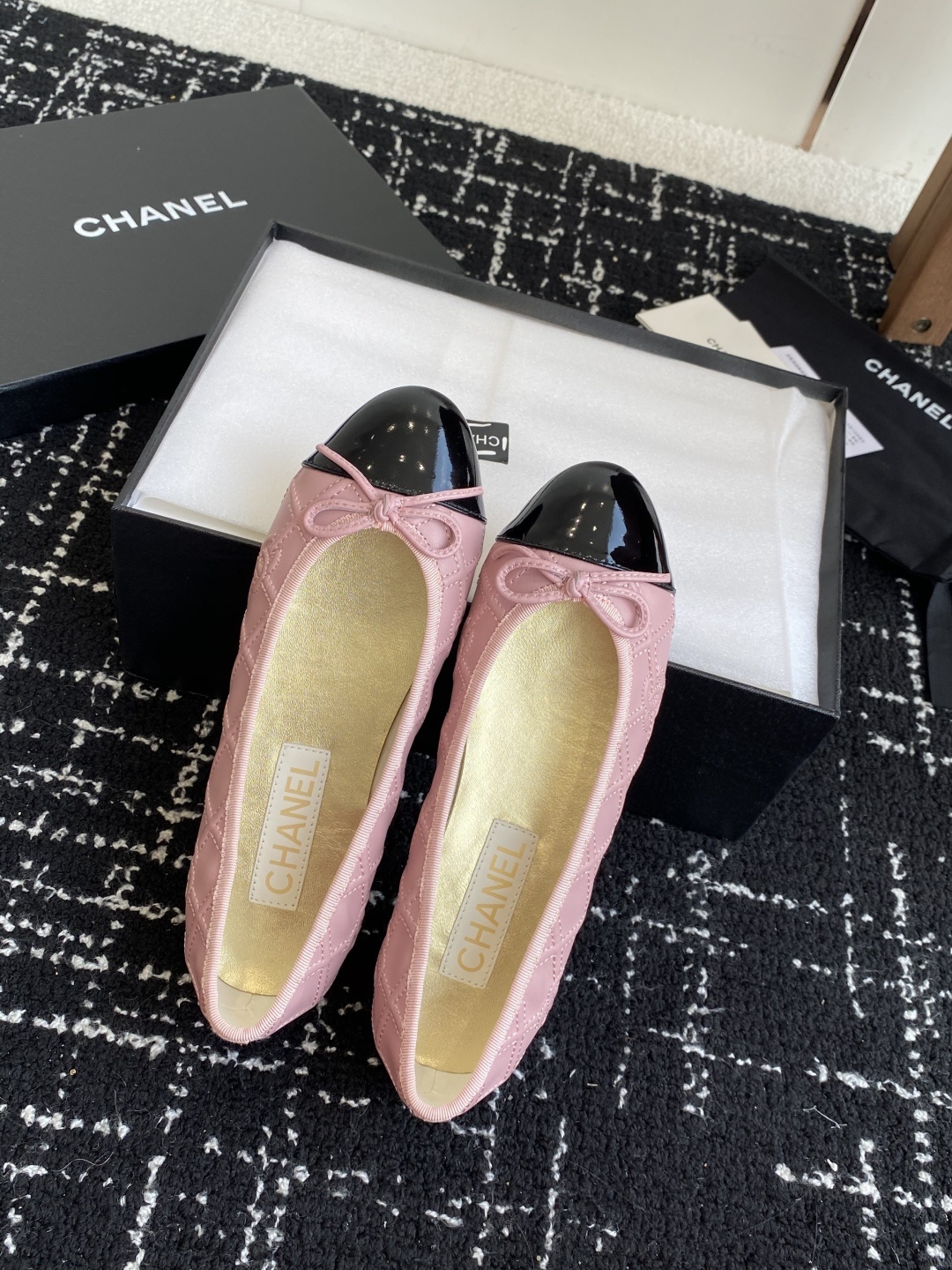 代购级
CHANEL小香 25ss 春夏鞋头 电绣点缀,芭蕾舞鞋 宛如女神脖子上的项链,上脚包裹性非常好