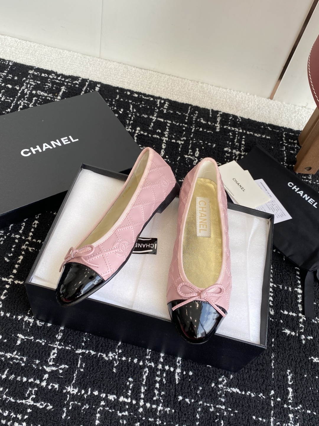 代购级
CHANEL小香 25ss 春夏鞋头 电绣点缀,芭蕾舞鞋 宛如女神脖子上的项链,上脚包裹性非常好