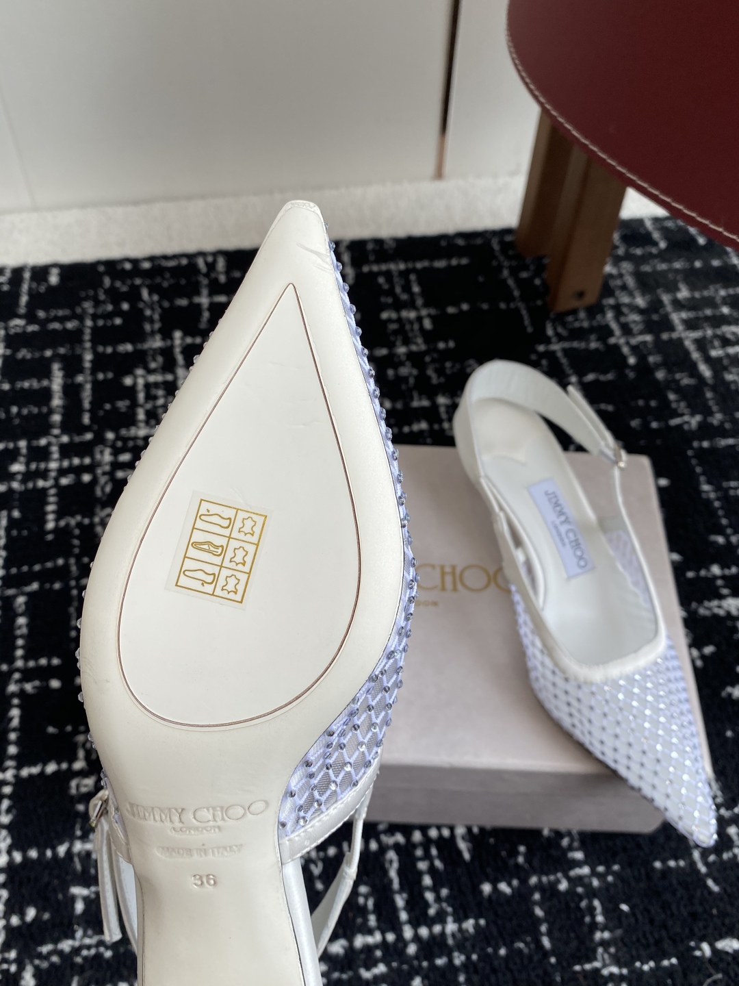 代购级
Jimmy Choo 周仰杰25春夏新品网纱烫钻方头小猫跟拖鞋！Jc经典水晶烫钻网纱高跟鞋
超级