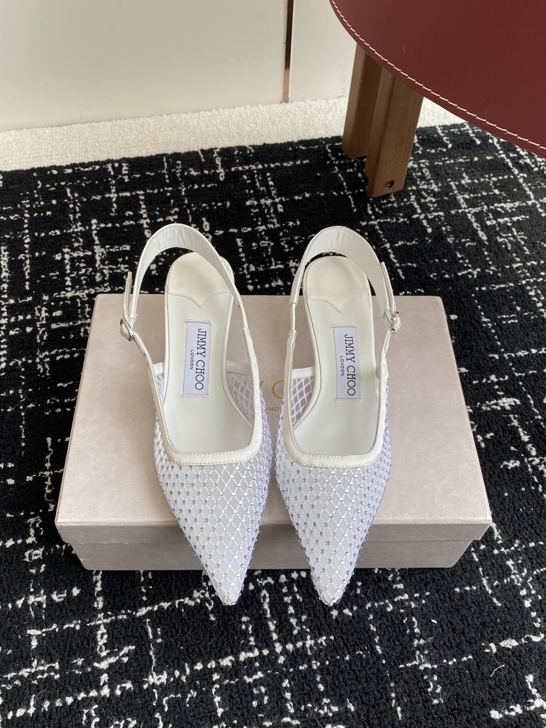 代购级
Jimmy Choo 周仰杰25春夏新品网纱烫钻方头小猫跟拖鞋！Jc经典水晶烫钻网纱高跟鞋
超级