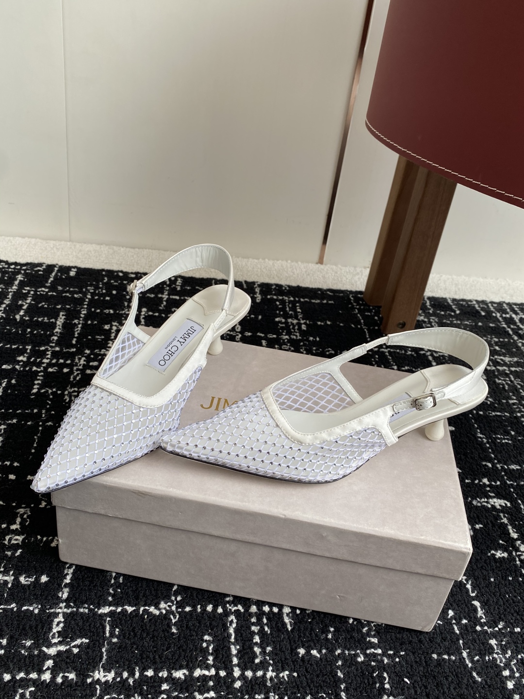 代购级
Jimmy Choo 周仰杰25春夏新品网纱烫钻方头小猫跟拖鞋！Jc经典水晶烫钻网纱高跟鞋
超级