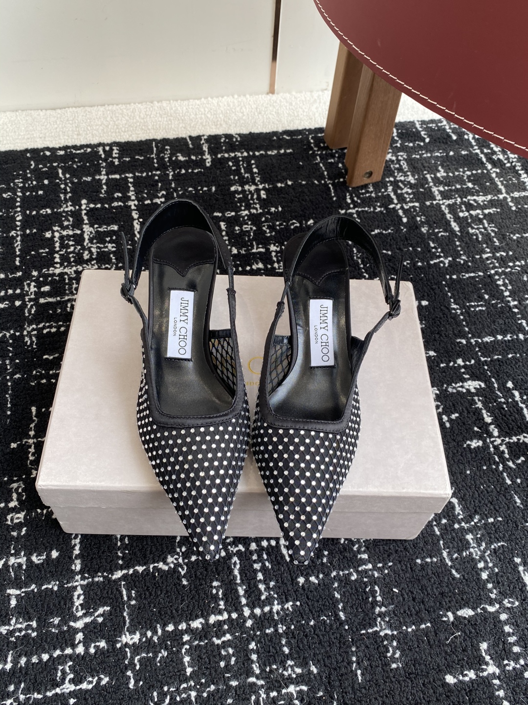 代购级
Jimmy Choo 周仰杰25春夏新品网纱烫钻方头小猫跟拖鞋！Jc经典水晶烫钻网纱高跟鞋
超级