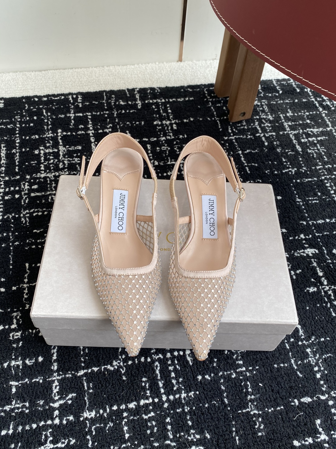代购级
Jimmy Choo 周仰杰25春夏新品网纱烫钻方头小猫跟拖鞋！Jc经典水晶烫钻网纱高跟鞋
超级