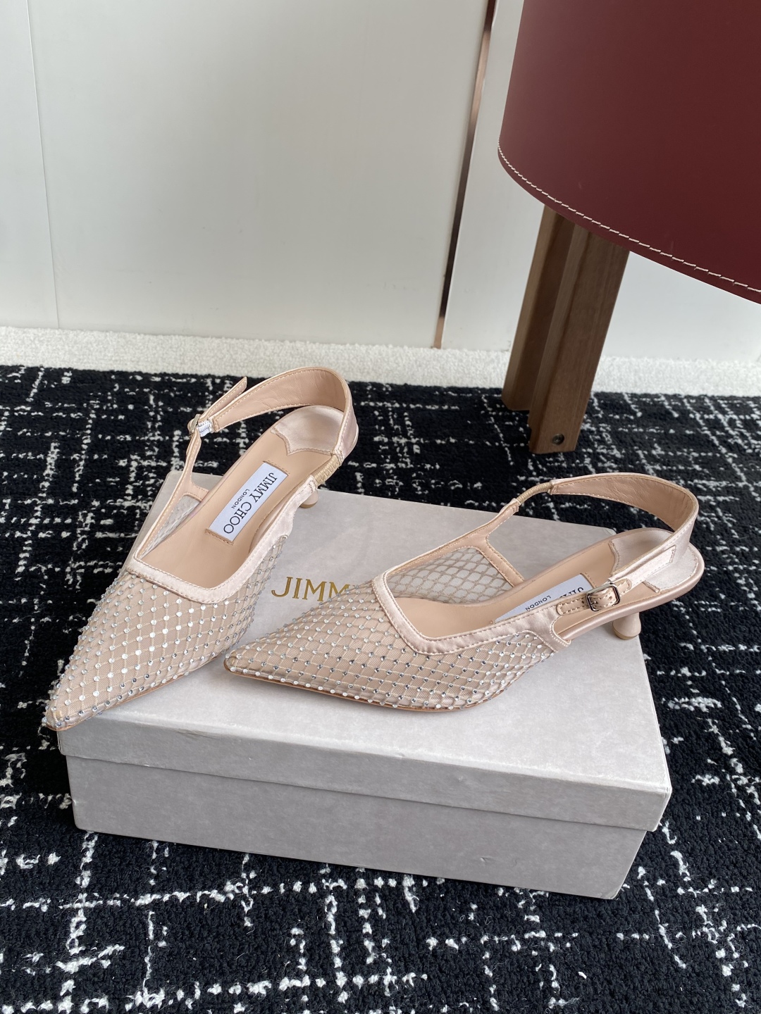 代购级
Jimmy Choo 周仰杰25春夏新品网纱烫钻方头小猫跟拖鞋！Jc经典水晶烫钻网纱高跟鞋
超级