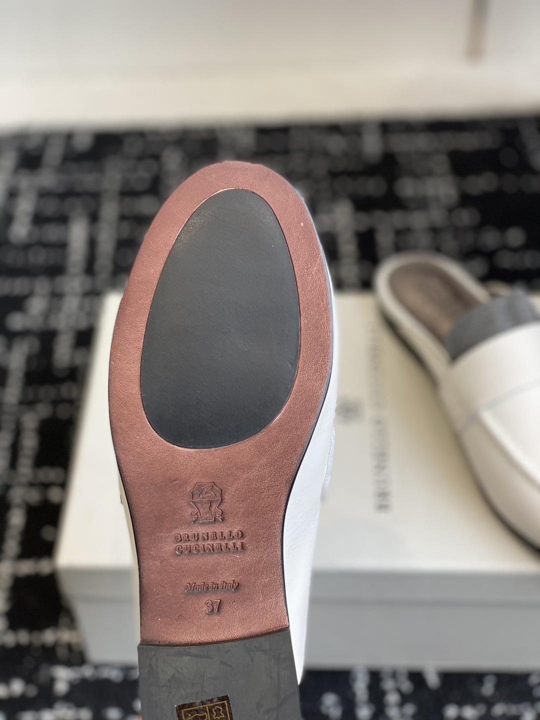 代购级
25ss 春夏新款 The row 乐福半拖
有谁能拒绝这样一双The row啊! 一定要分