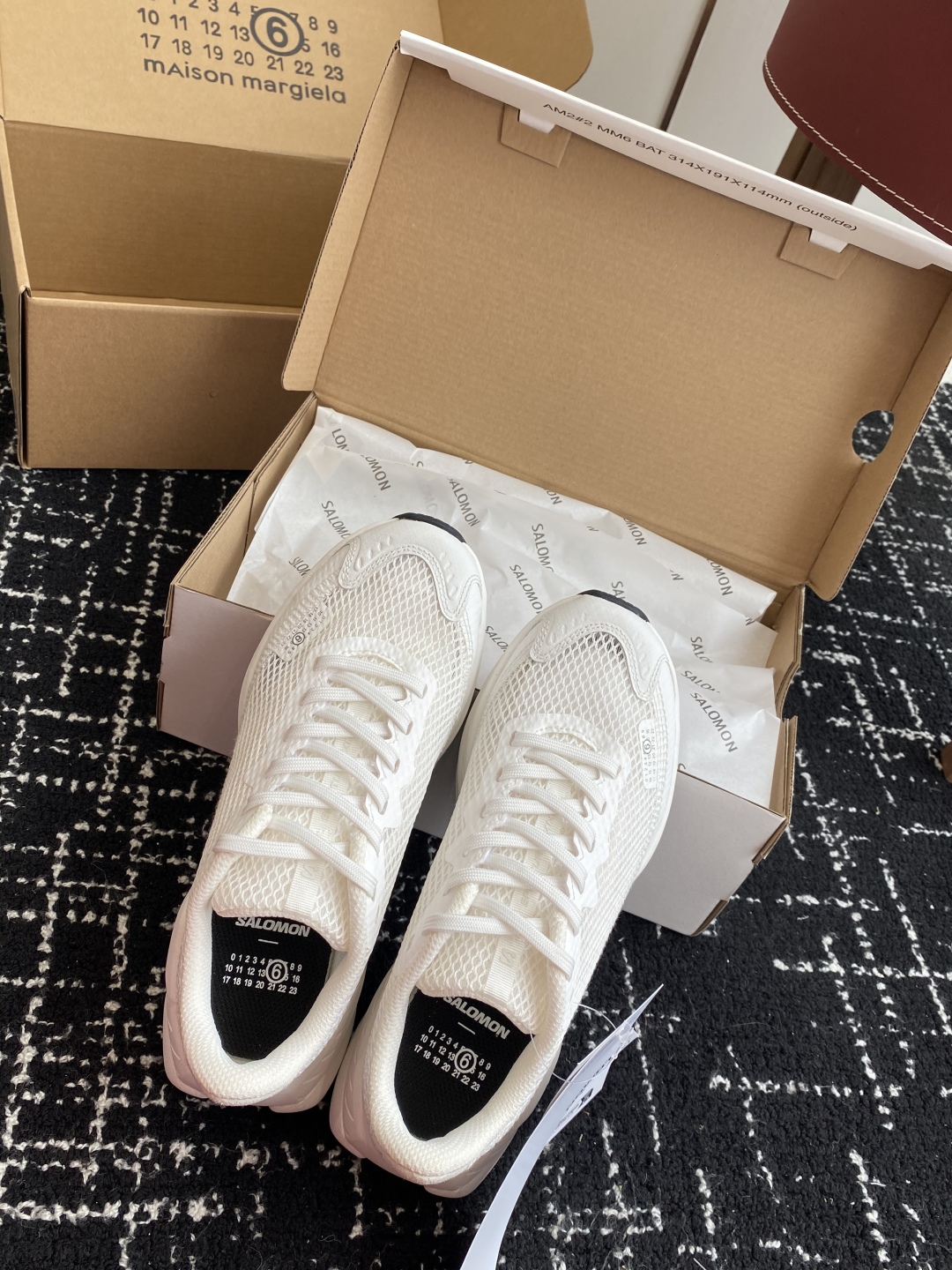 代购级（⚠️官网同步✈️盒包装）
MM6 x SALOMON - Spectur Maison 

Ma