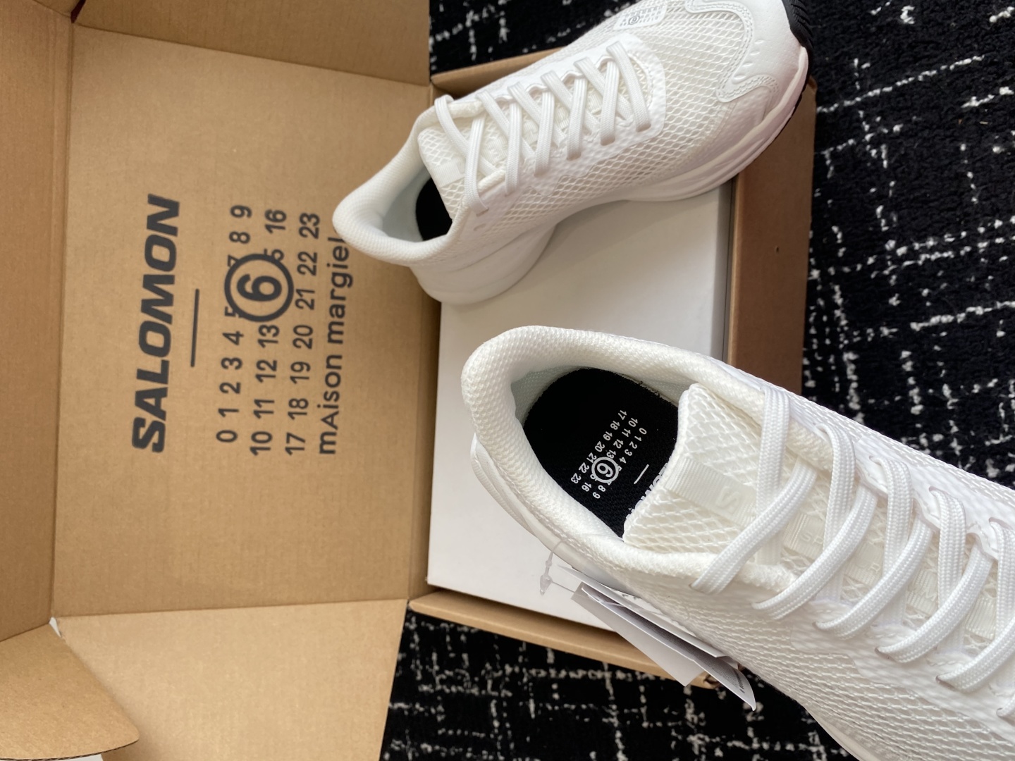 代购级（⚠️官网同步✈️盒包装）
MM6 x SALOMON - Spectur Maison 

Ma