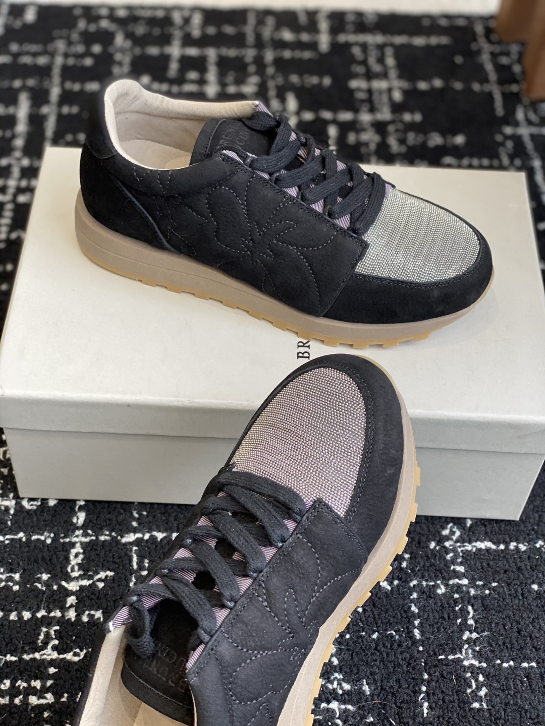 代购级
Brunello Cucinelli 25ss最新 Bc 系带 休闲鞋 

鞋面进口麂皮 进口牛