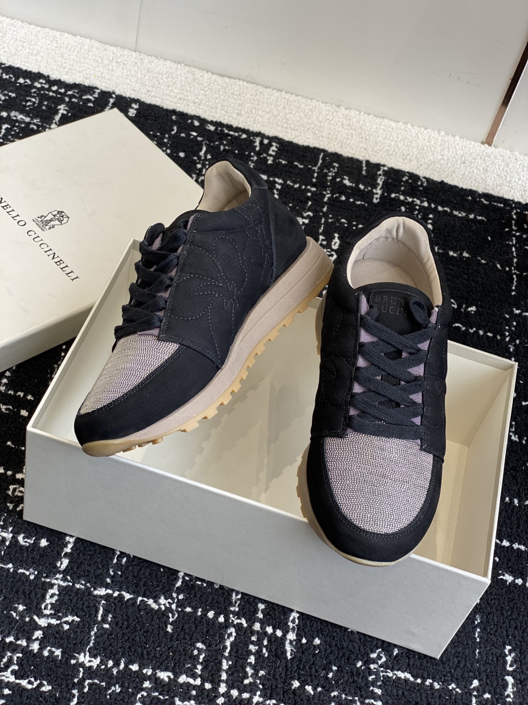 代购级
Brunello Cucinelli 25ss最新 Bc 系带 休闲鞋 

鞋面进口麂皮 进口牛