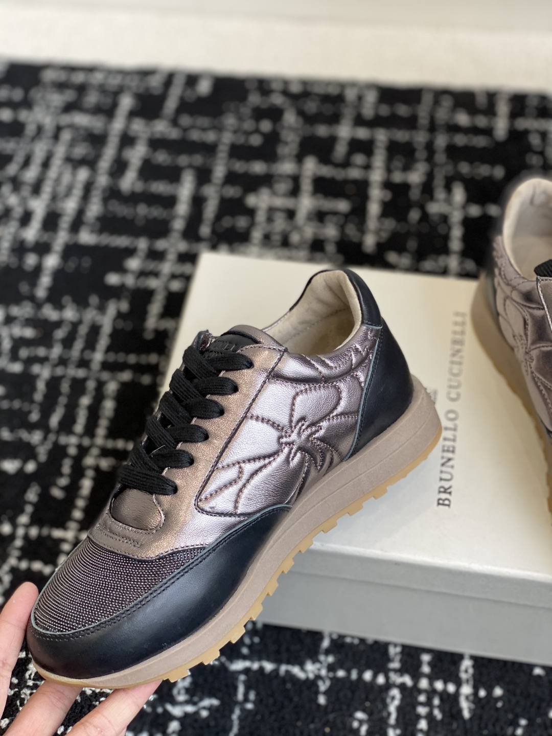 代购级
Brunello Cucinelli 25ss最新 Bc 系带 休闲鞋 

鞋面进口麂皮 进口牛