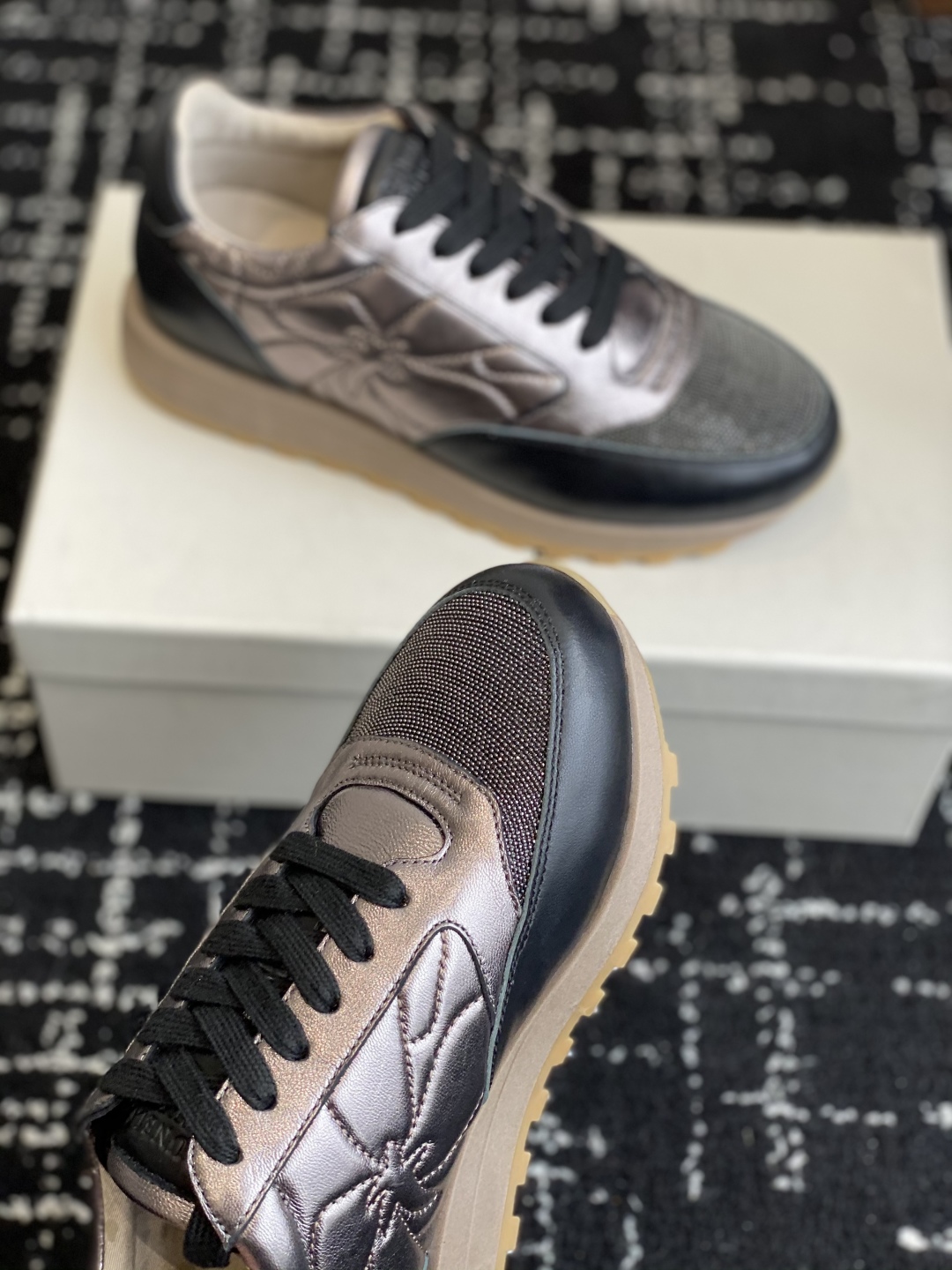 代购级
Brunello Cucinelli 25ss最新 Bc 系带 休闲鞋 

鞋面进口麂皮 进口牛