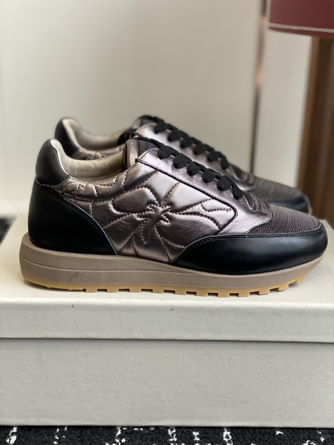 代购级
Brunello Cucinelli 25ss最新 Bc 系带 休闲鞋 

鞋面进口麂皮 进口牛
