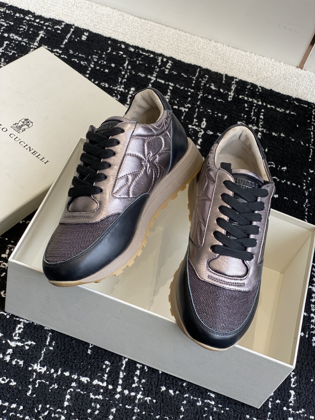 代购级
Brunello Cucinelli 25ss最新 Bc 系带 休闲鞋 

鞋面进口麂皮 进口牛