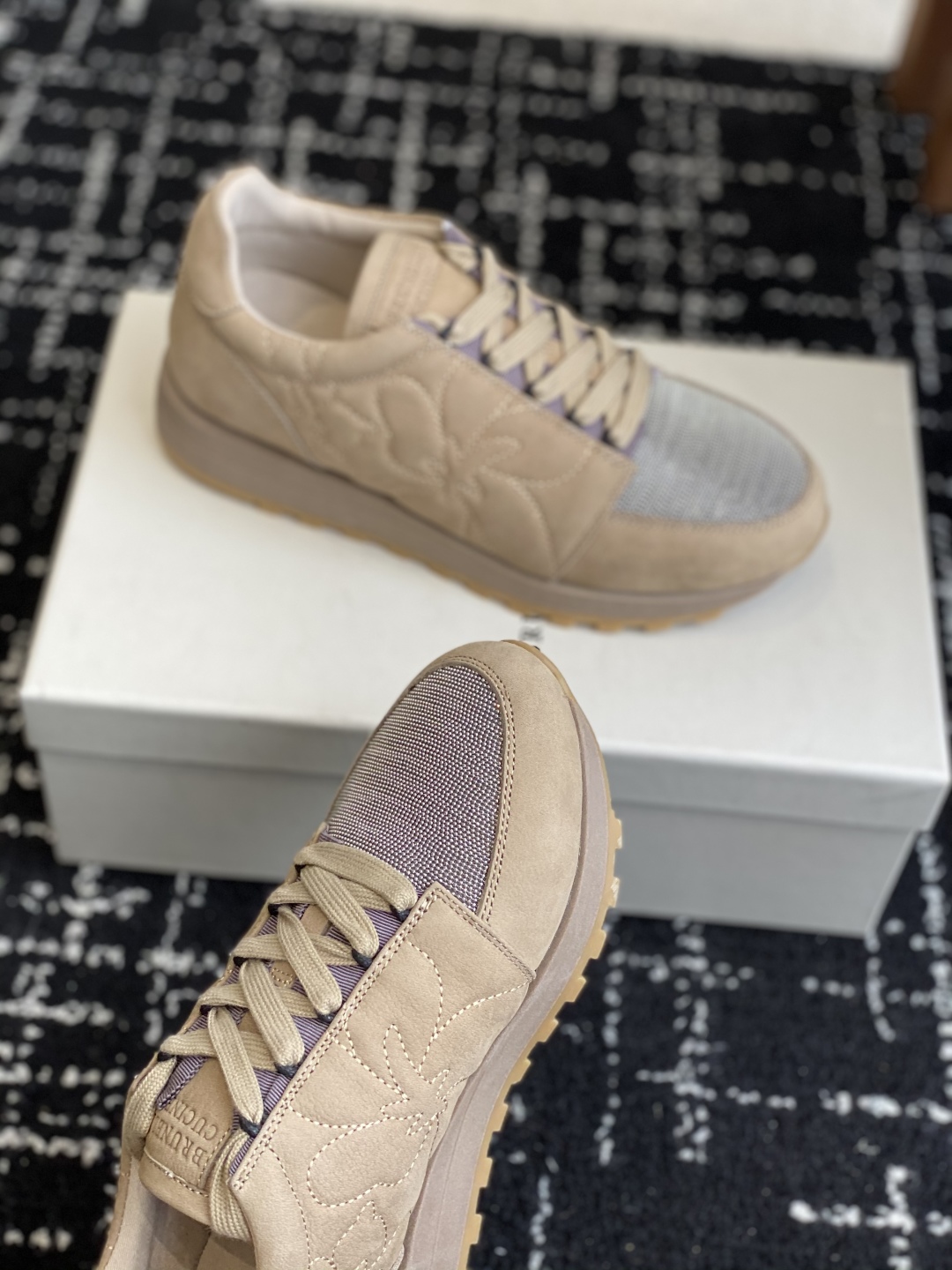 代购级
Brunello Cucinelli 25ss最新 Bc 系带 休闲鞋 

鞋面进口麂皮 进口牛