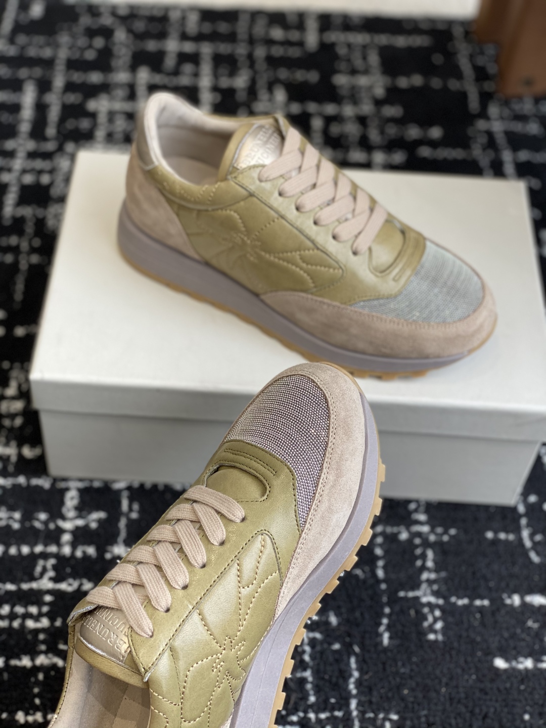 代购级
Brunello Cucinelli 25ss最新 Bc 系带 休闲鞋 

鞋面进口麂皮 进口牛