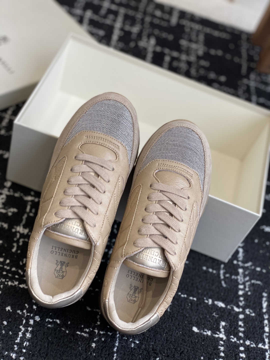 代购级
Brunello Cucinelli 25ss最新 Bc 系带 休闲鞋 

鞋面进口麂皮 进口牛