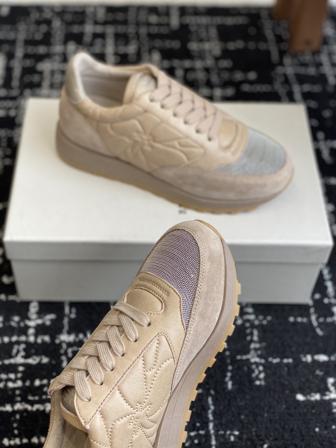 代购级
Brunello Cucinelli 25ss最新 Bc 系带 休闲鞋 

鞋面进口麂皮 进口牛