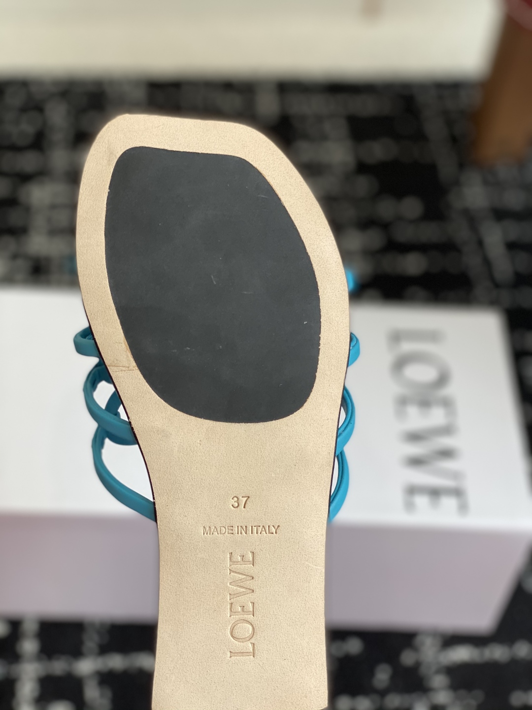代购级
LOEWE 罗意威 25ss 春夏新品 拖鞋 疯狂种草简约设计感觉更干净优雅

让你念念不忘 颜