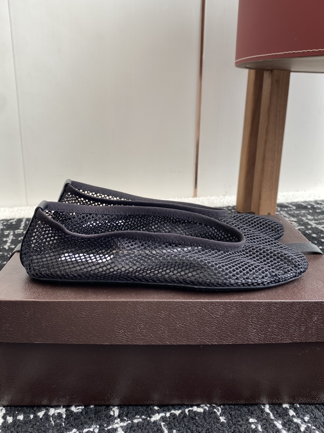 代购级
Alaia 25ss 春夏季新款 明星同款 穿搭万金油 渔网鞋 芭蕾舞鞋

轻盈透气 夏日松弛美