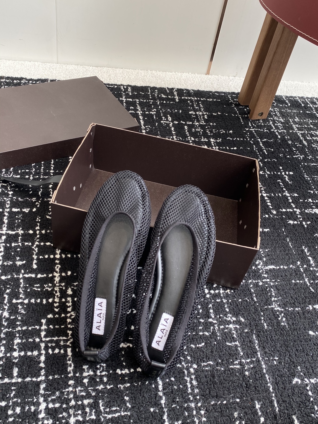 代购级
Alaia 25ss 春夏季新款 明星同款 穿搭万金油 渔网鞋 芭蕾舞鞋

轻盈透气 夏日松弛美
