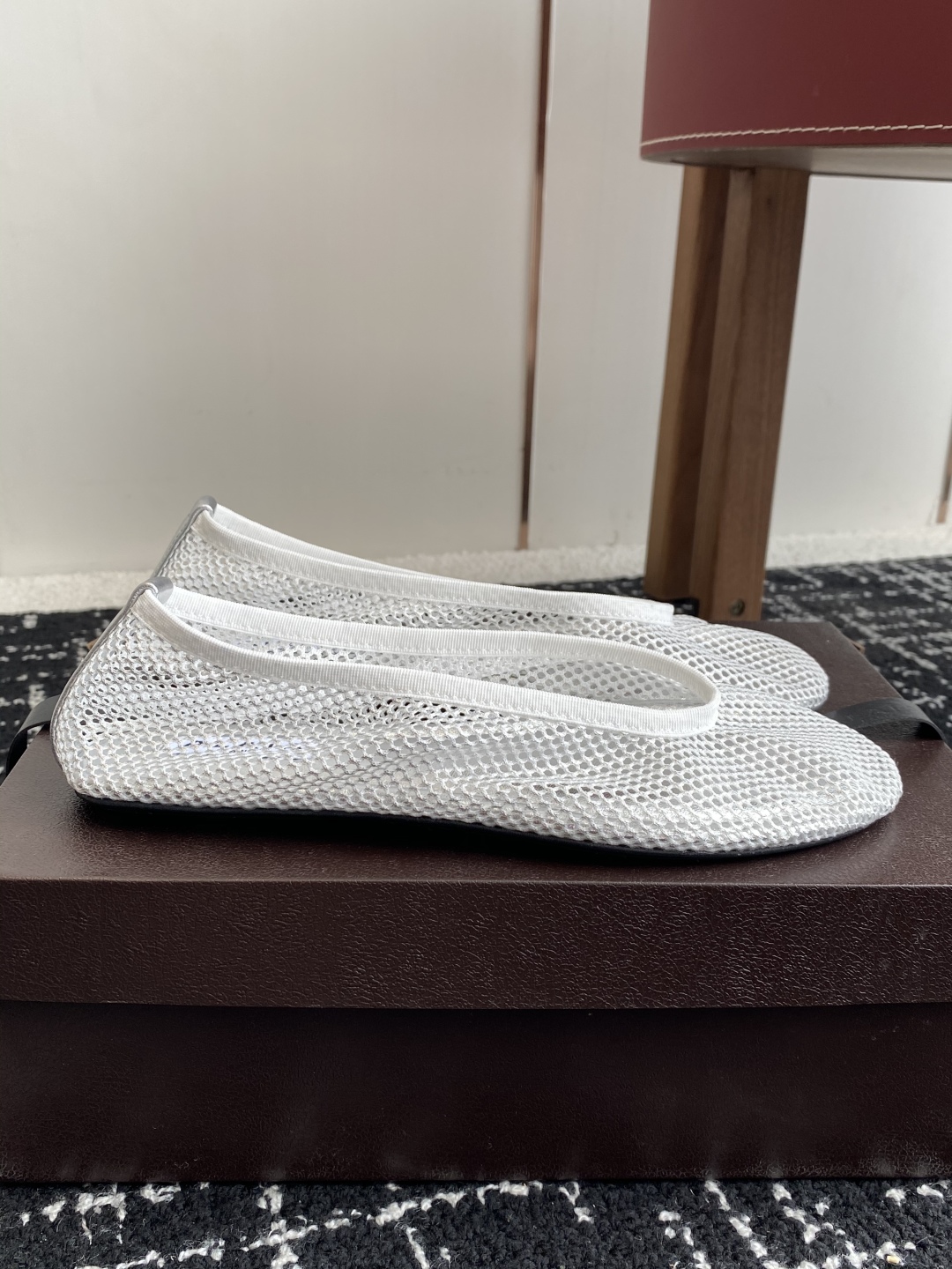代购级
Alaia 25ss 春夏季新款 明星同款 穿搭万金油 渔网鞋 芭蕾舞鞋

轻盈透气 夏日松弛美