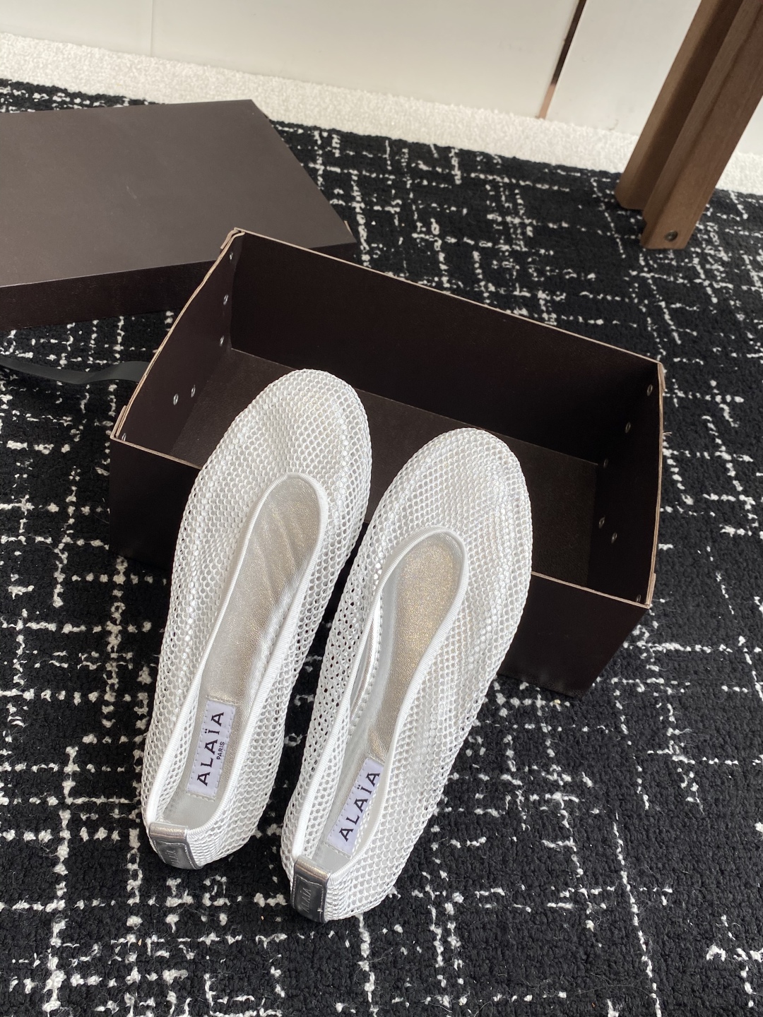 代购级
Alaia 25ss 春夏季新款 明星同款 穿搭万金油 渔网鞋 芭蕾舞鞋

轻盈透气 夏日松弛美