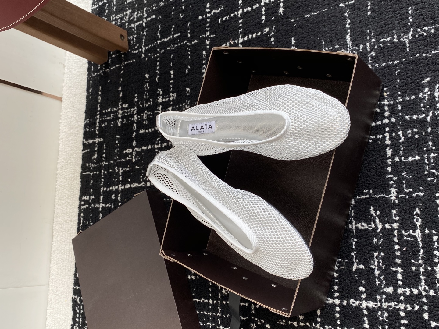 代购级
Alaia 25ss 春夏季新款 明星同款 穿搭万金油 渔网鞋 芭蕾舞鞋

轻盈透气 夏日松弛美