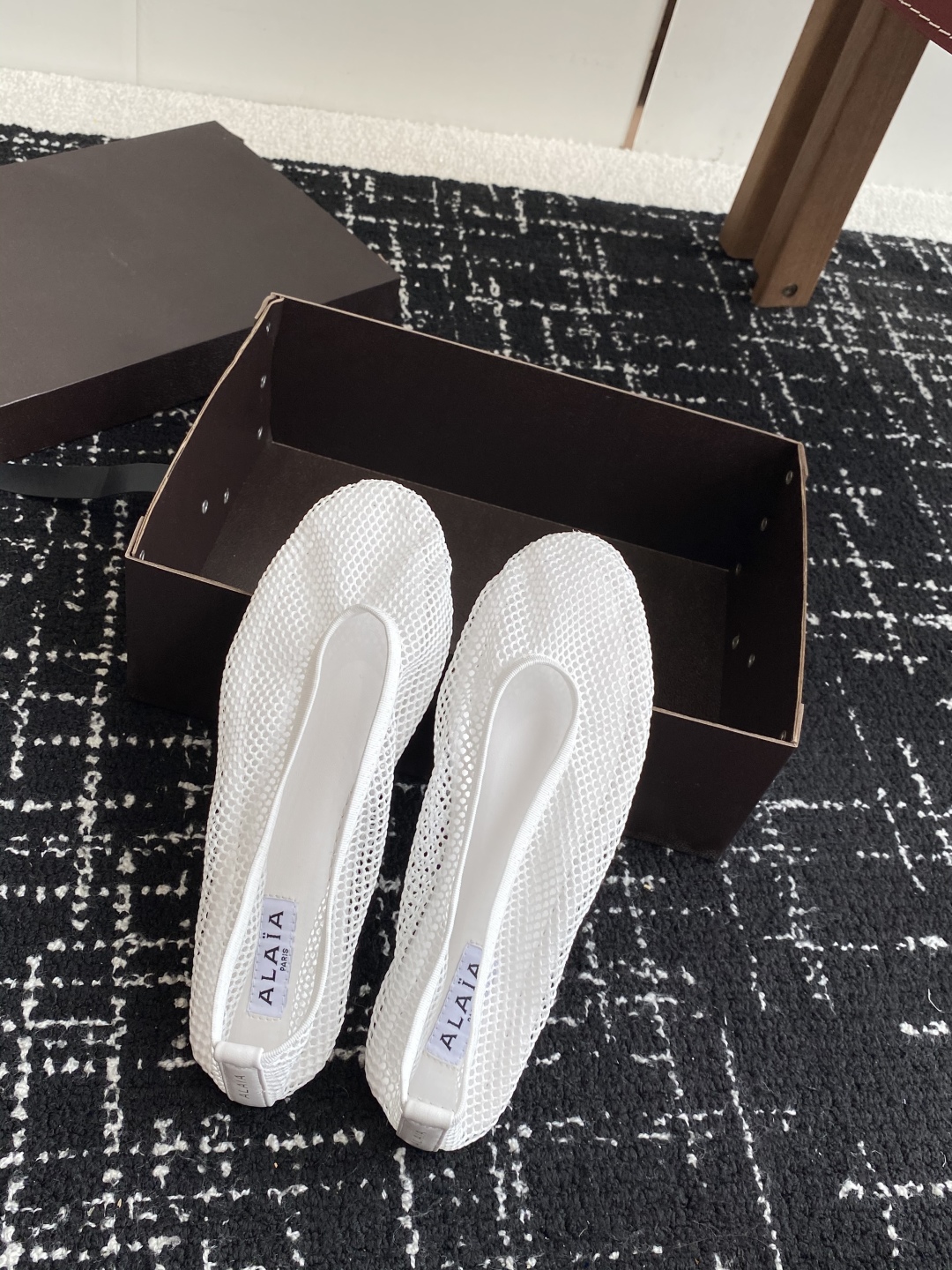 代购级
Alaia 25ss 春夏季新款 明星同款 穿搭万金油 渔网鞋 芭蕾舞鞋

轻盈透气 夏日松弛美