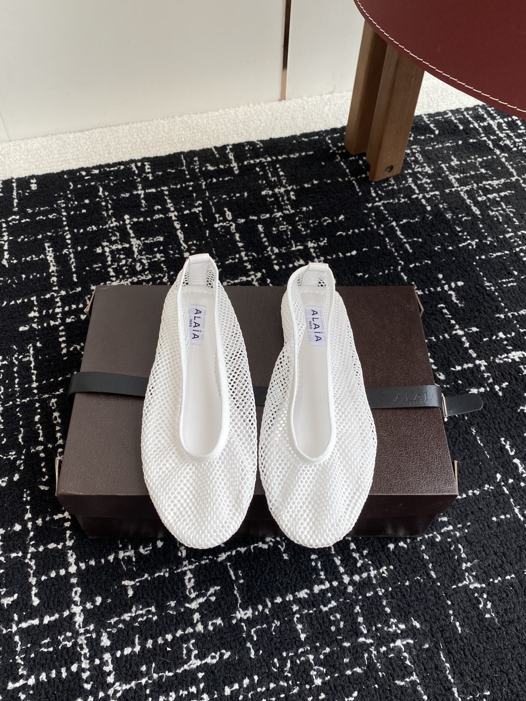 代购级
Alaia 25ss 春夏季新款 明星同款 穿搭万金油 渔网鞋 芭蕾舞鞋

轻盈透气 夏日松弛美