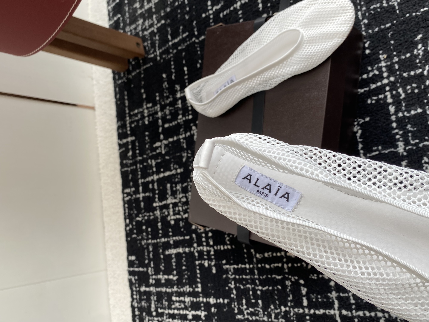 代购级
Alaia 25ss 春夏季新款 明星同款 穿搭万金油 渔网鞋 芭蕾舞鞋

轻盈透气 夏日松弛美