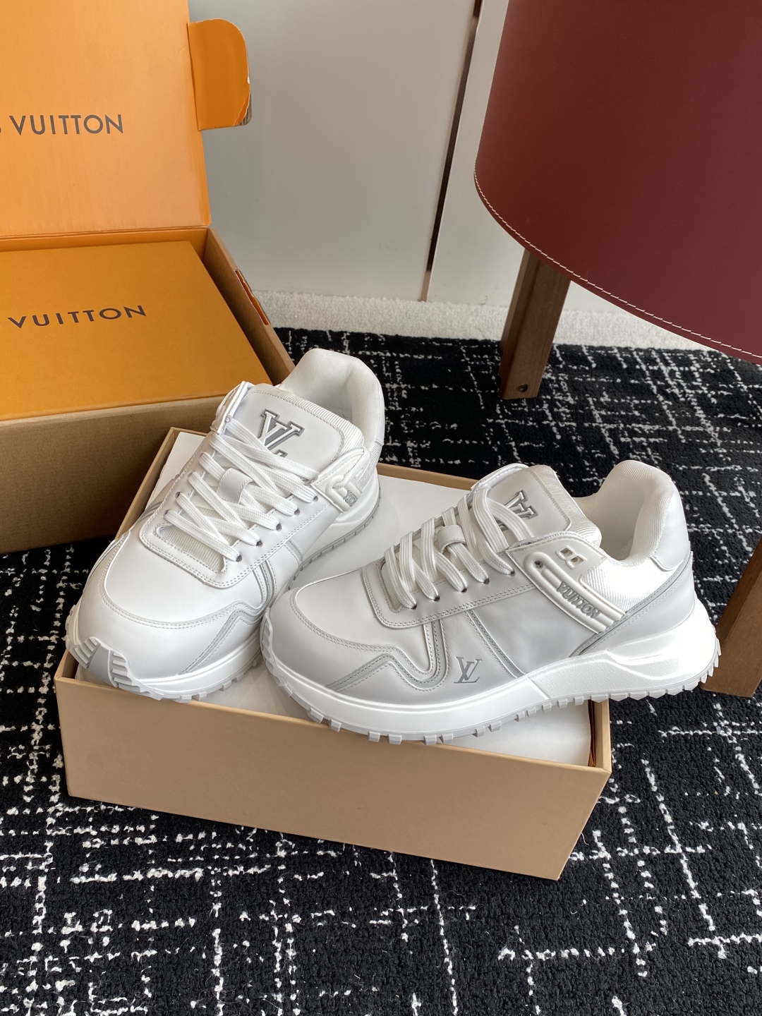 代购级（官网同步✈️盒包装）
LV路易威登 L家 驴牌最新Run Away Maxi系列 胖丁 情侣款 