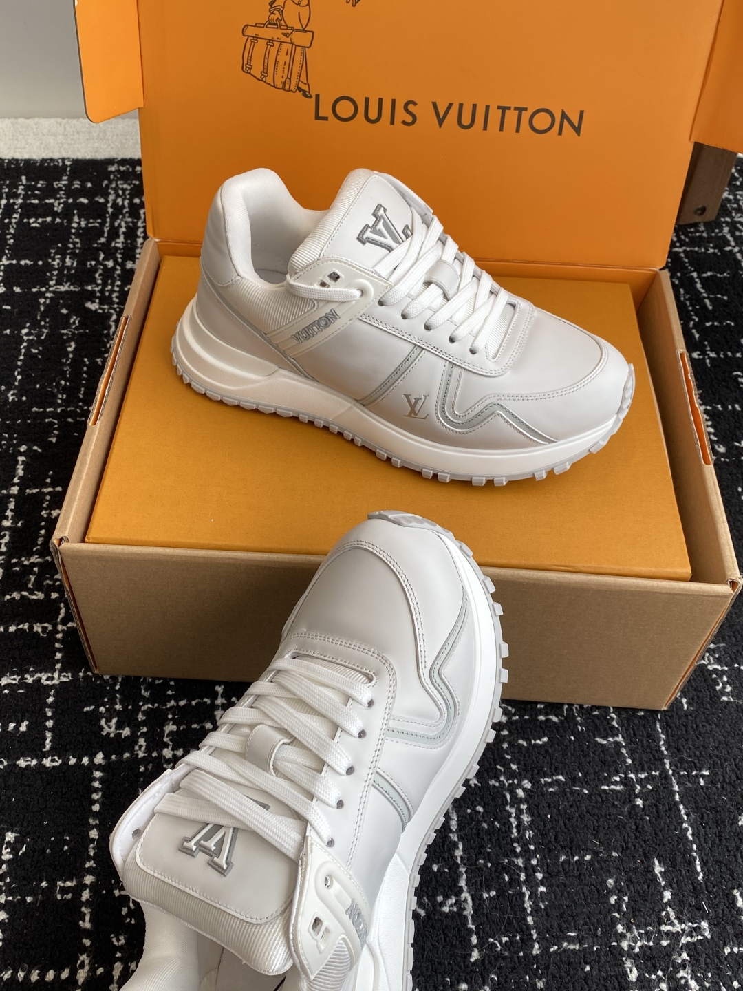 代购级（官网同步✈️盒包装）
LV路易威登 L家 驴牌最新Run Away Maxi系列 胖丁 情侣款 