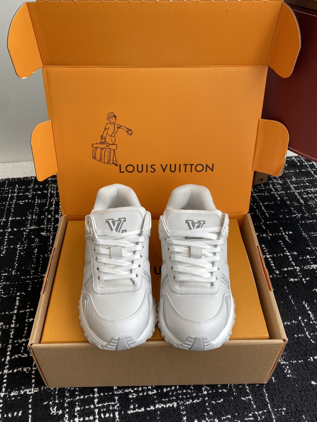 代购级（官网同步✈️盒包装）
LV路易威登 L家 驴牌最新Run Away Maxi系列 胖丁 情侣款 