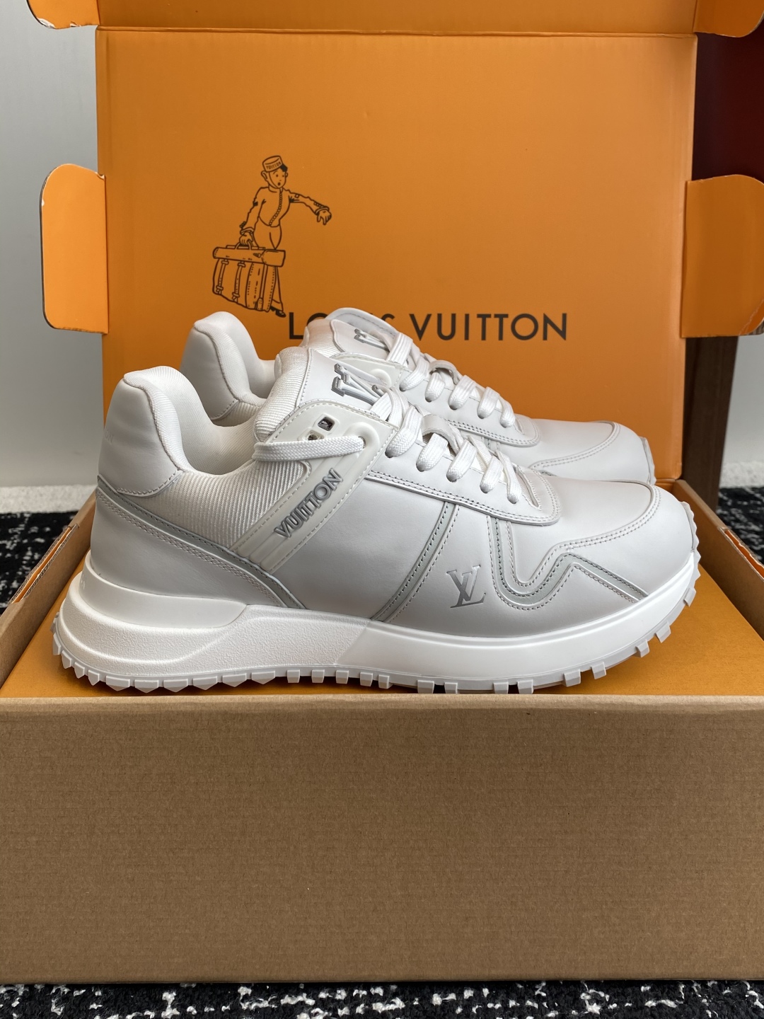 代购级（官网同步✈️盒包装）
LV路易威登 L家 驴牌最新Run Away Maxi系列 胖丁 情侣款 