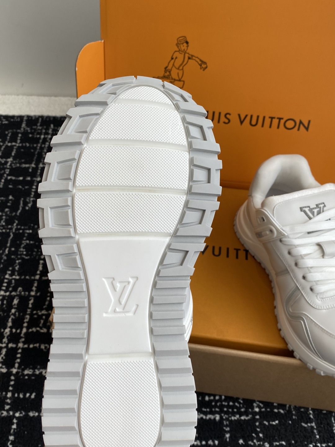 代购级（官网同步✈️盒包装）
LV路易威登 L家 驴牌最新Run Away Maxi系列 胖丁 情侣款 