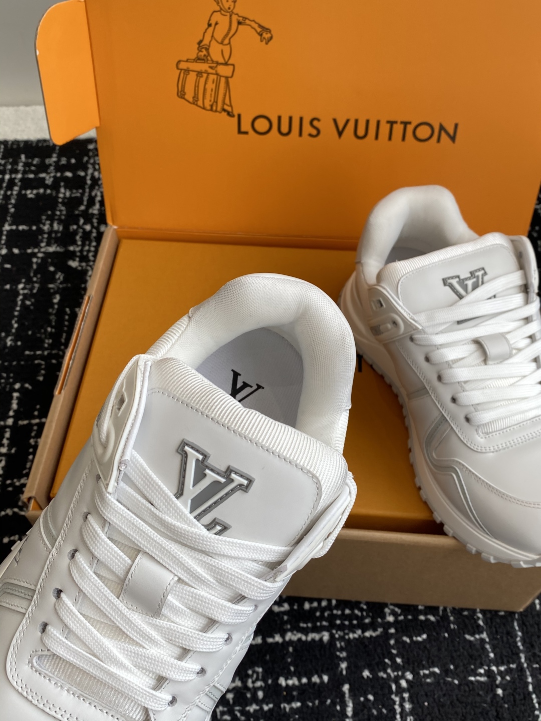 代购级（官网同步✈️盒包装）
LV路易威登 L家 驴牌最新Run Away Maxi系列 胖丁 情侣款 