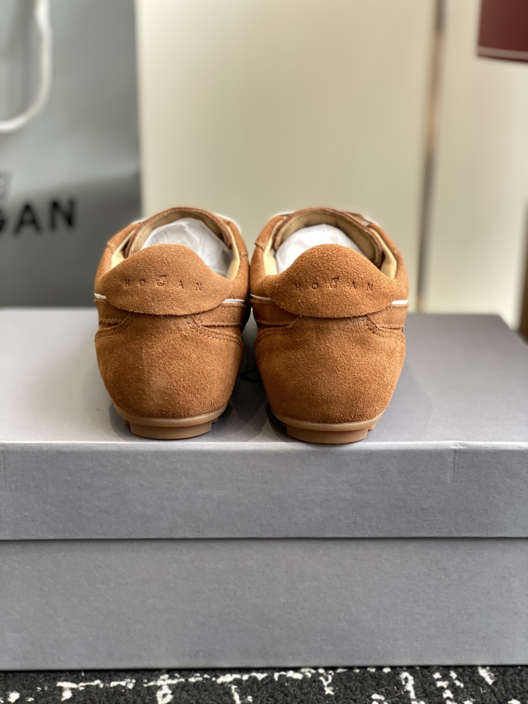 代购级 男士+10
Hogan 25春夏新品情侣款 阿甘鞋、德训鞋、复古休闲运动鞋

小红书好物分享；实