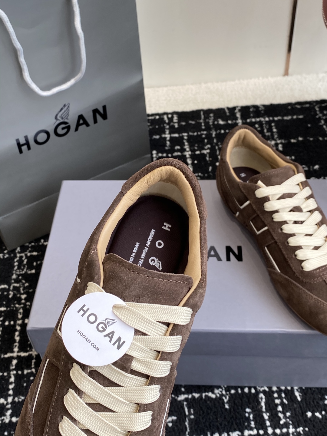 代购级 男士+10
Hogan 25春夏新品情侣款 阿甘鞋、德训鞋、复古休闲运动鞋

小红书好物分享；实