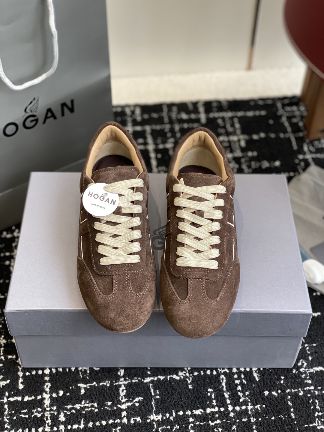 代购级 男士+10
Hogan 25春夏新品情侣款 阿甘鞋、德训鞋、复古休闲运动鞋

小红书好物分享；实