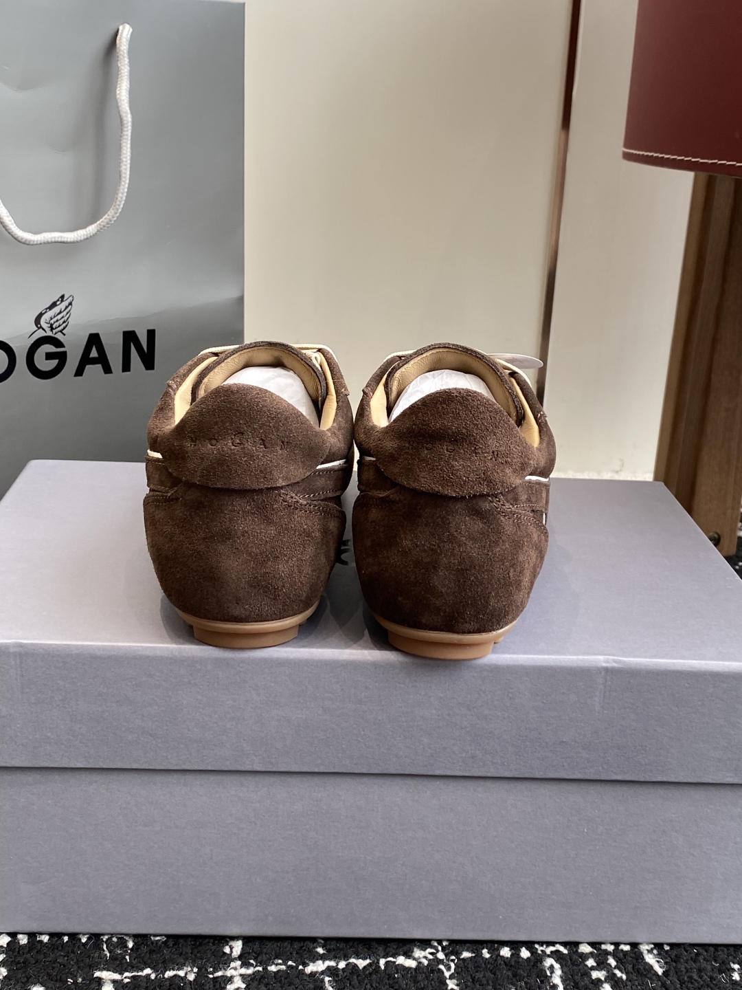 代购级 男士+10
Hogan 25春夏新品情侣款 阿甘鞋、德训鞋、复古休闲运动鞋

小红书好物分享；实