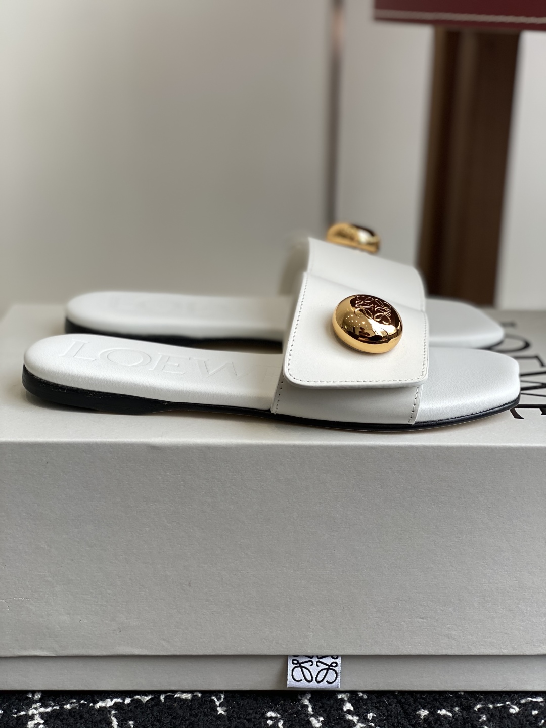 代购级
罗意威LOEWE 25ss春夏最新款 平底拖鞋 
 
 今年超火的品牌 好多明星网红时尚博主种草