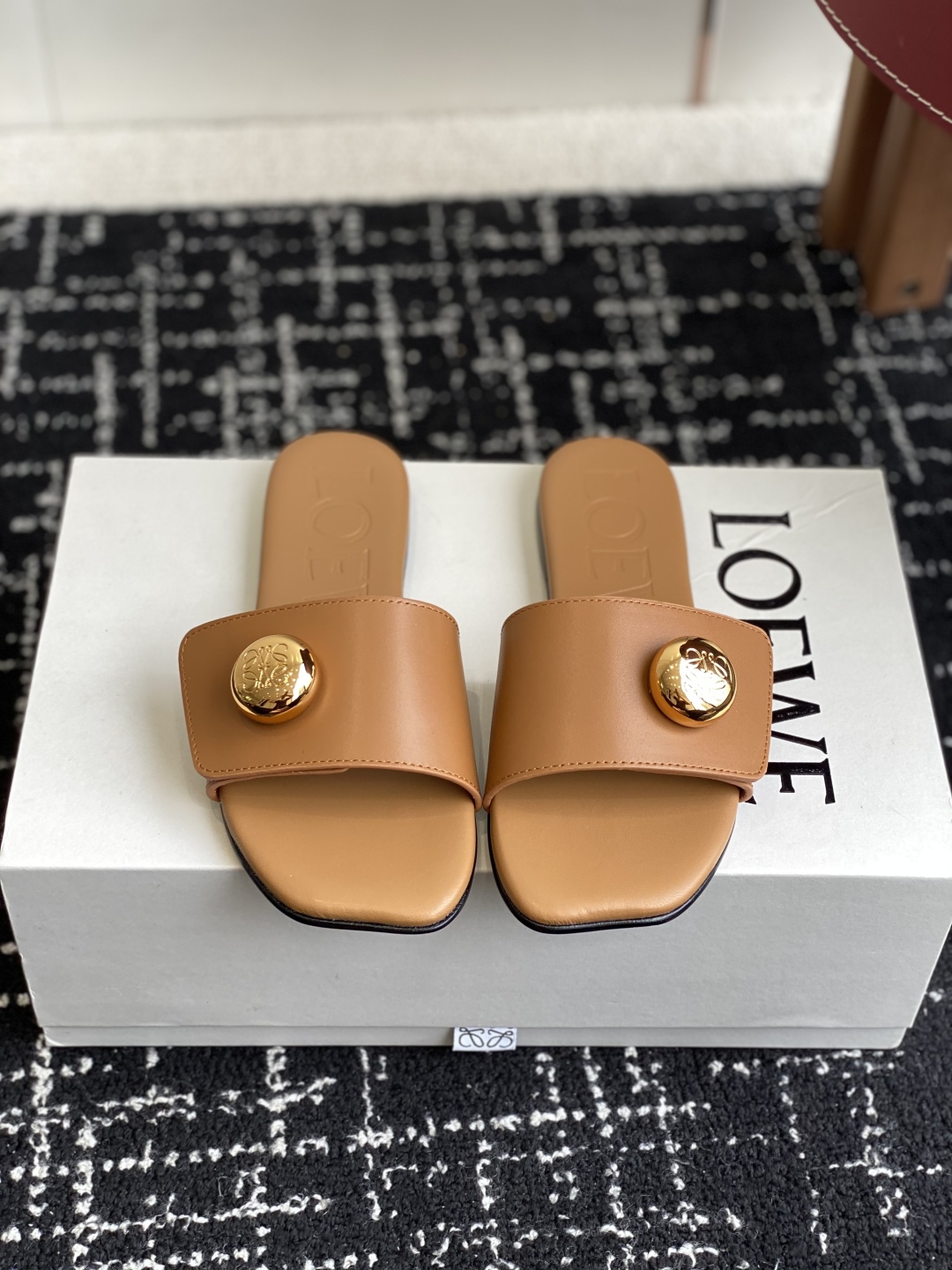 代购级
罗意威LOEWE 25ss春夏最新款 平底拖鞋 
 
 今年超火的品牌 好多明星网红时尚博主种草