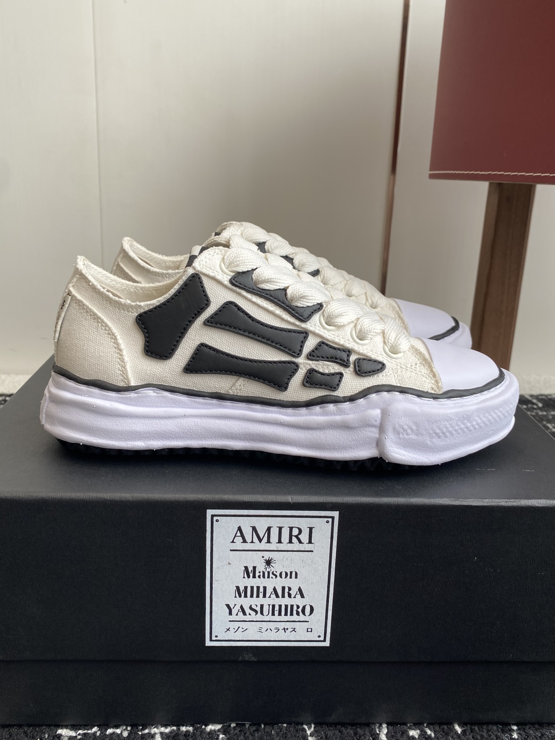 东莞代购级
MMYx联名AMIRI 三原康裕 骨头鞋 春季新款 品牌订 原单品质

设计师大胆构思，结合