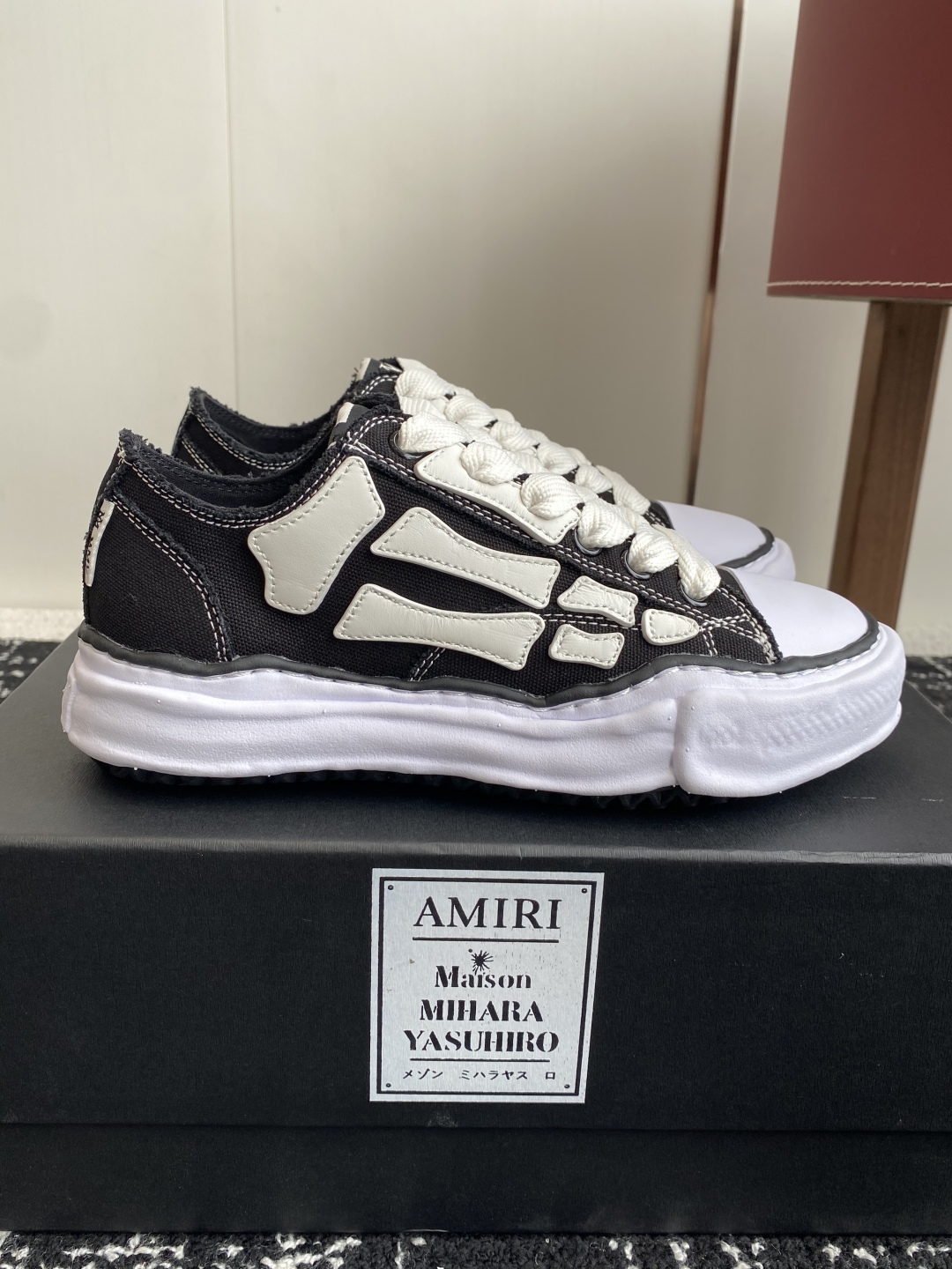 东莞代购级
MMYx联名AMIRI 三原康裕 骨头鞋 春季新款 品牌订 原单品质

设计师大胆构思，结合
