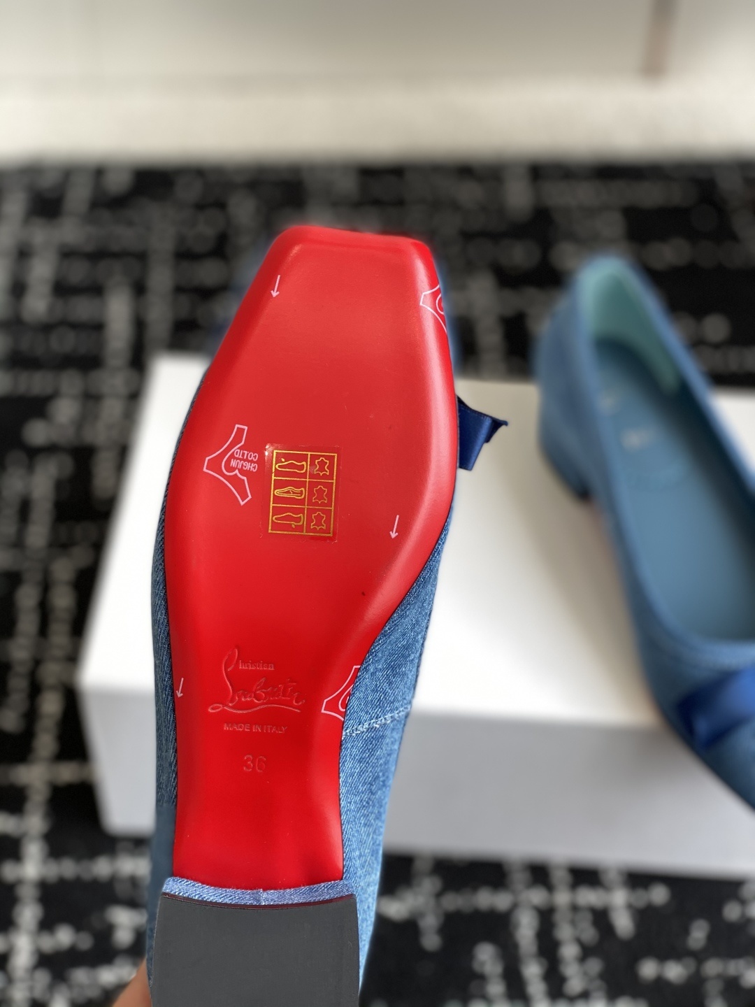 代购级
Christian Louboutin 25ss 春夏新款 单鞋
设计师 John Galli